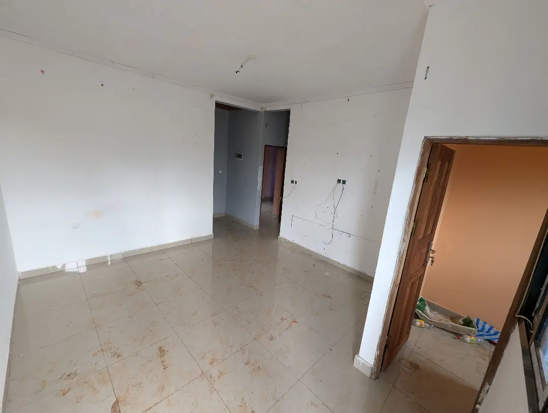 Appartement moderne à louer à Bafoussam Camp Militaire - Image 3