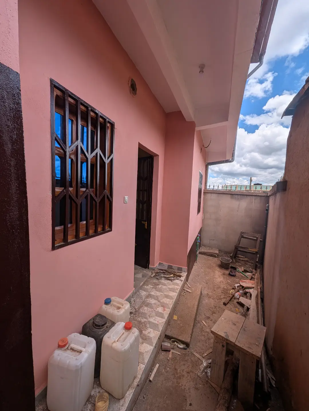 Studio moderne à louer à Bafoussam 2eme Carrefour Eveche - Image 3