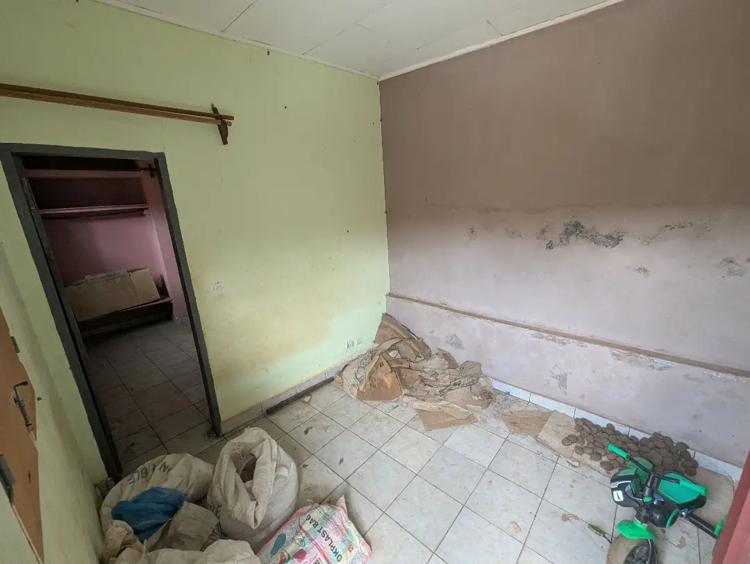 Studio moderne à louer à Bafoussam Pharmacie Salvia - Image 3