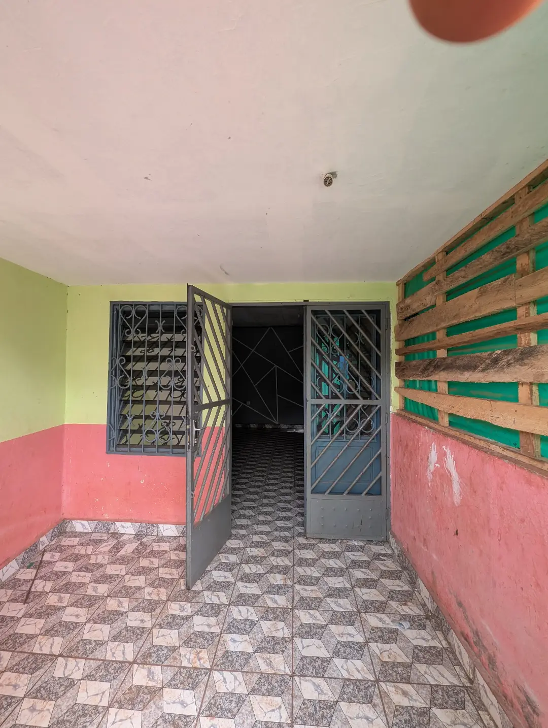 Appartement moderne à louer à Bafoussam Gabon Bar - Image 3