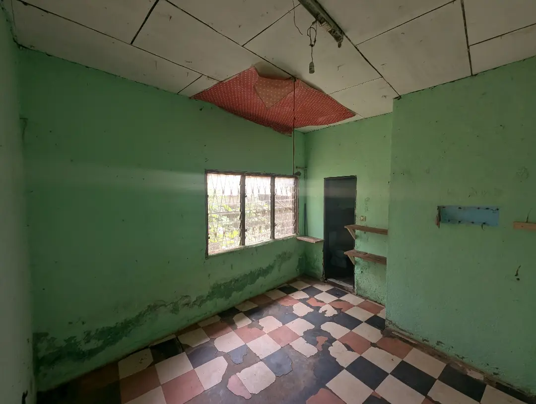 Chambre moderne à louer à Bafoussam Gabon Bar - Image 3