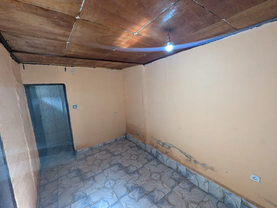 Studio moderne à louer à Bafoussam Nouveau Quariter Kamkop - Image 3