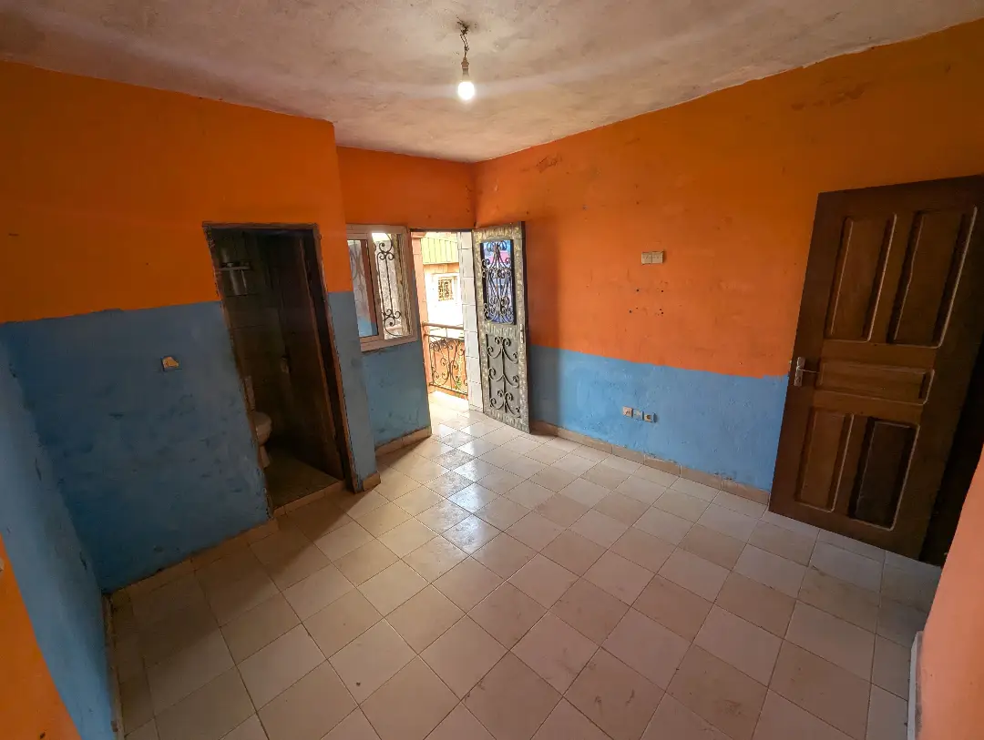 Chambre moderne à louer à Bafoussam Palace - Image 3