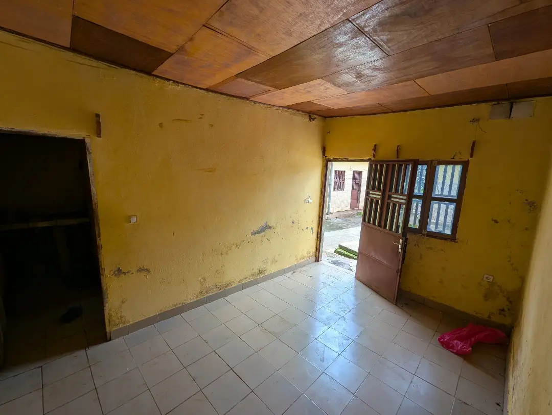 Studio moderne à louer à Bafoussam Camp Militaire - Image 3