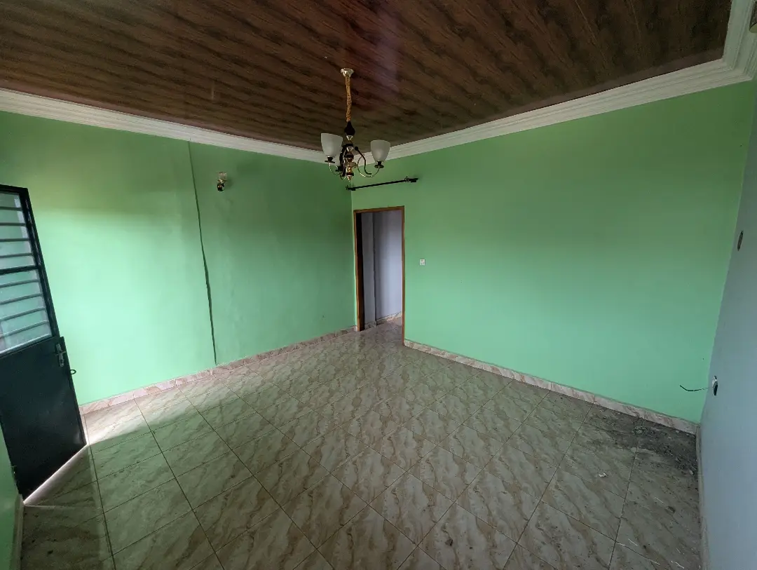 Studio moderne à louer à Bafoussam Camp Militaire - Image 3