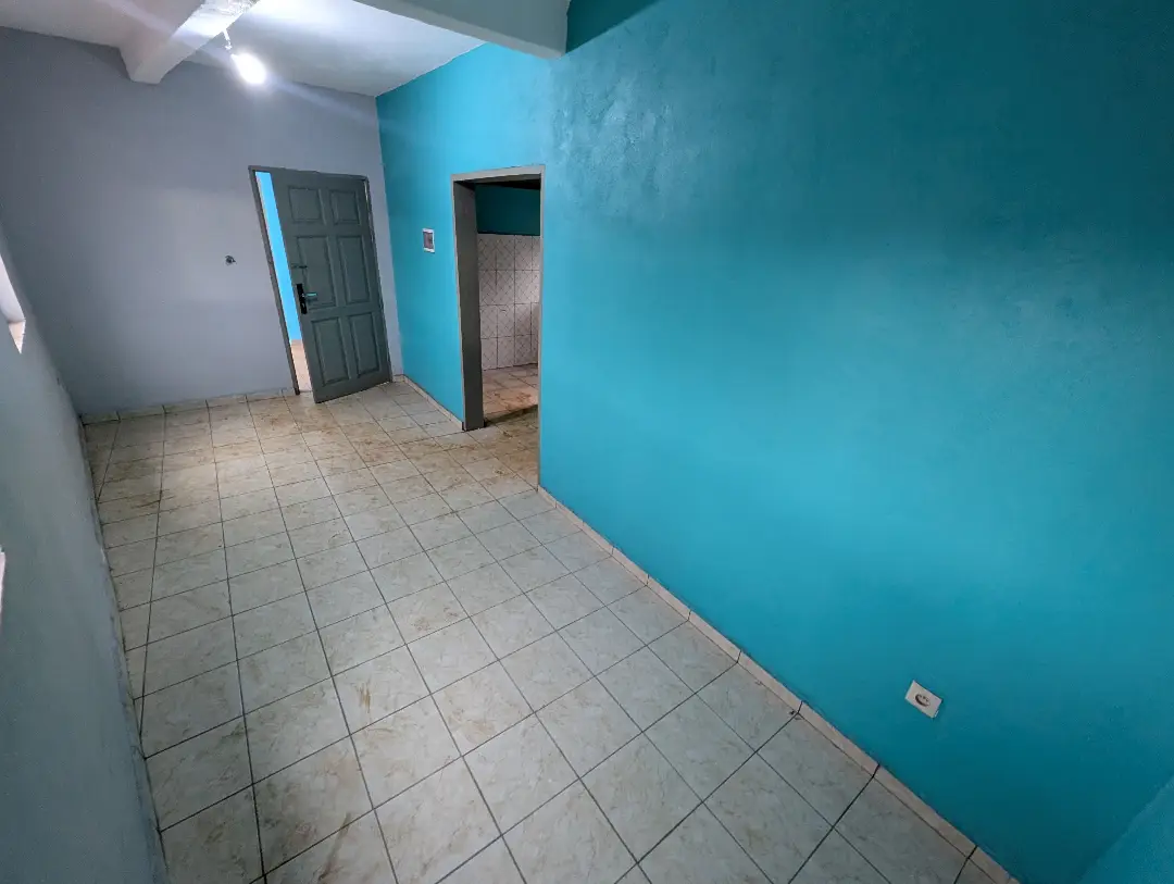 Studio moderne à louer à Bafoussam Touristique - Image 3