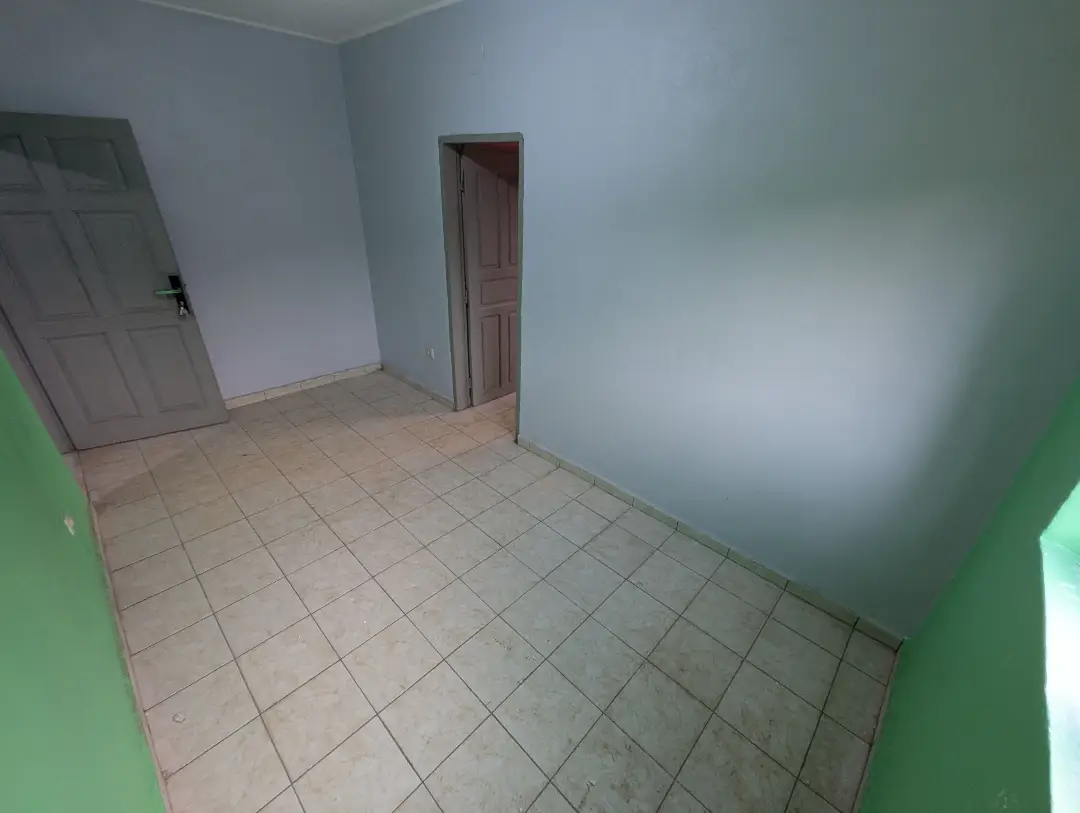 Studio moderne à louer à Bafoussam Touristique - Image 3