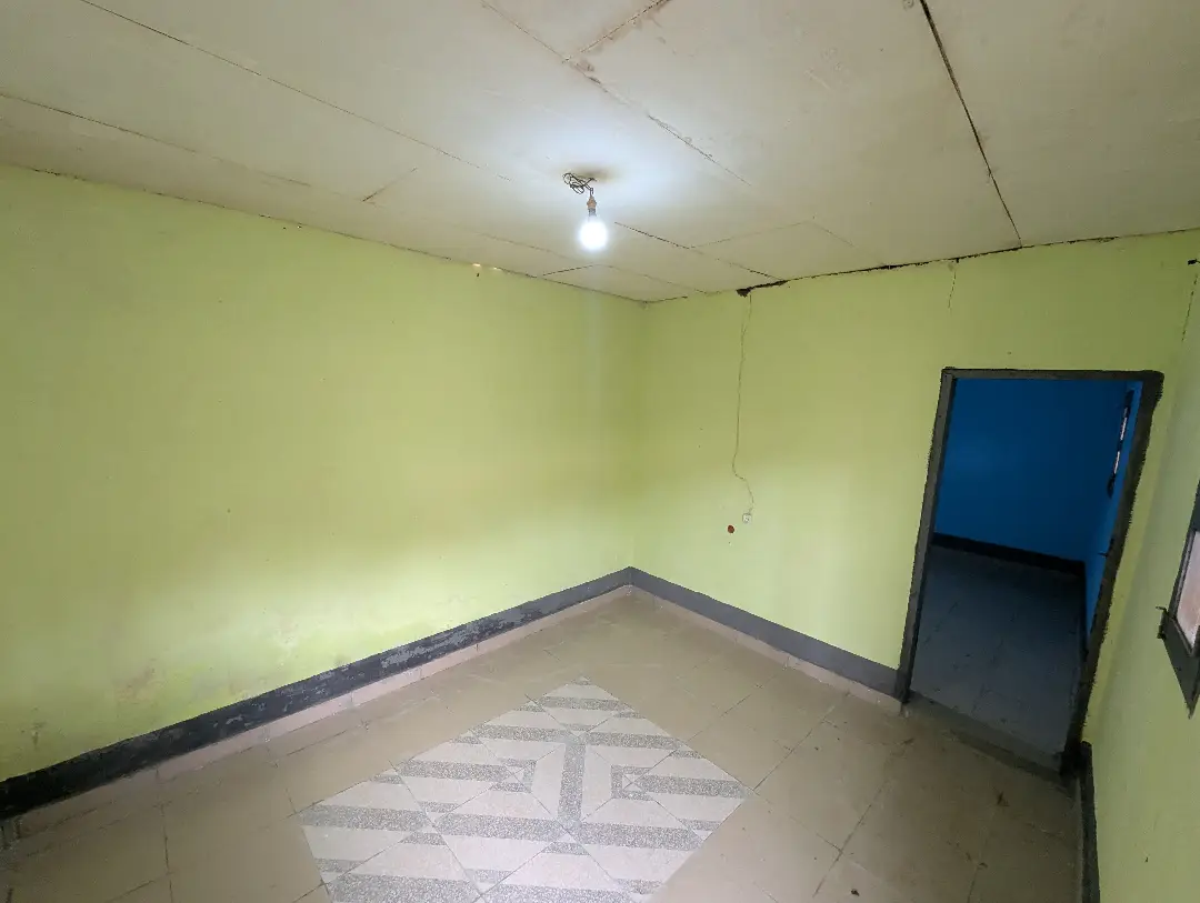 Studio moderne à louer à Bafoussam Explosif - Image 3