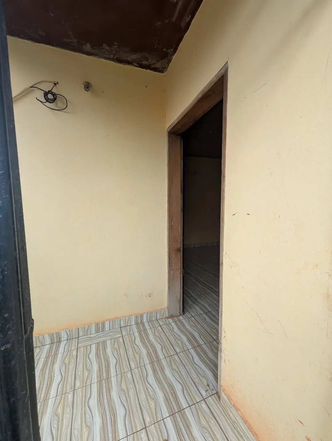 Studio moderne à louer à Bafoussam Toket (lycee) - Image 3