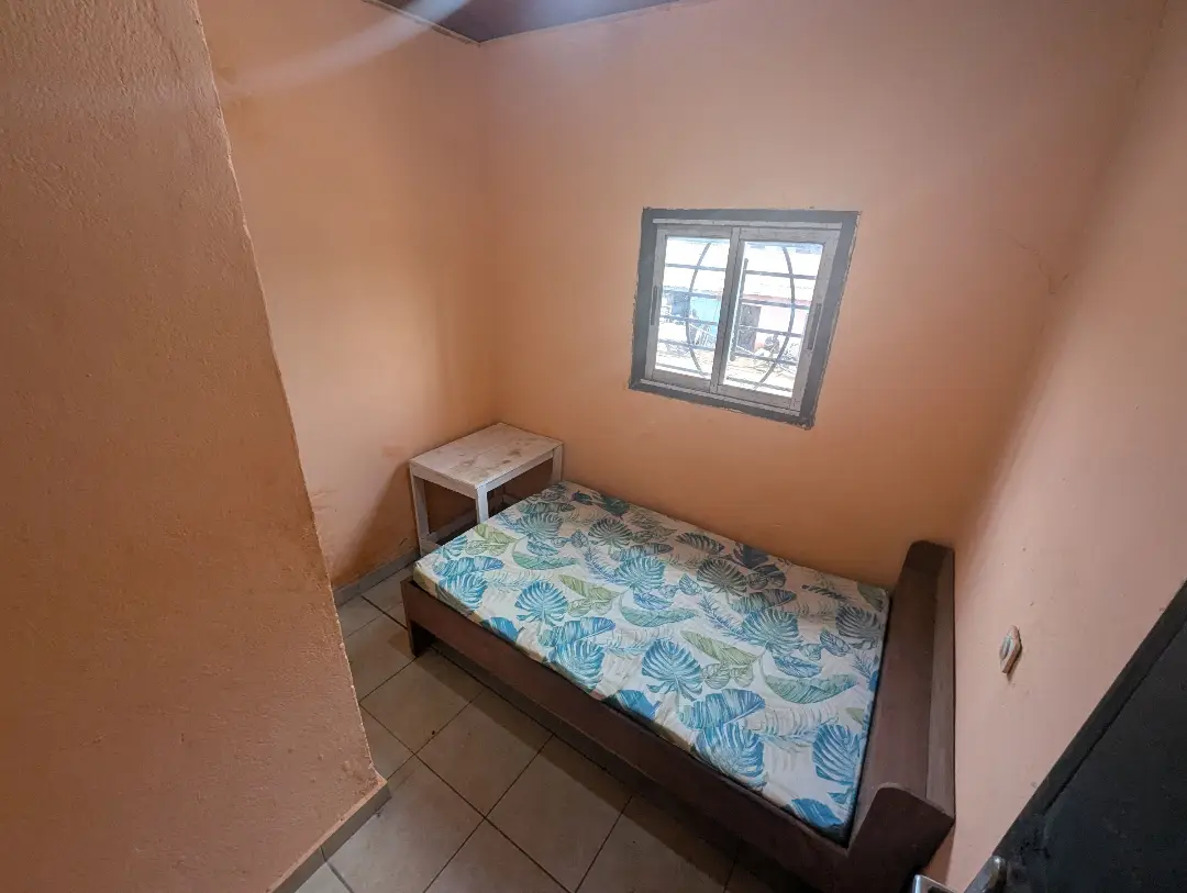 Chambre moderne à louer à Bafoussam Ta'a Mbah - Image 3