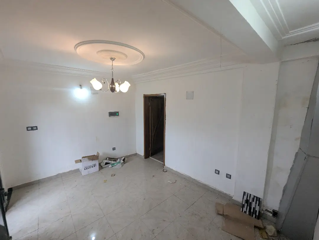 Studio moderne à louer à Bafoussam Michou Bar - Image 3