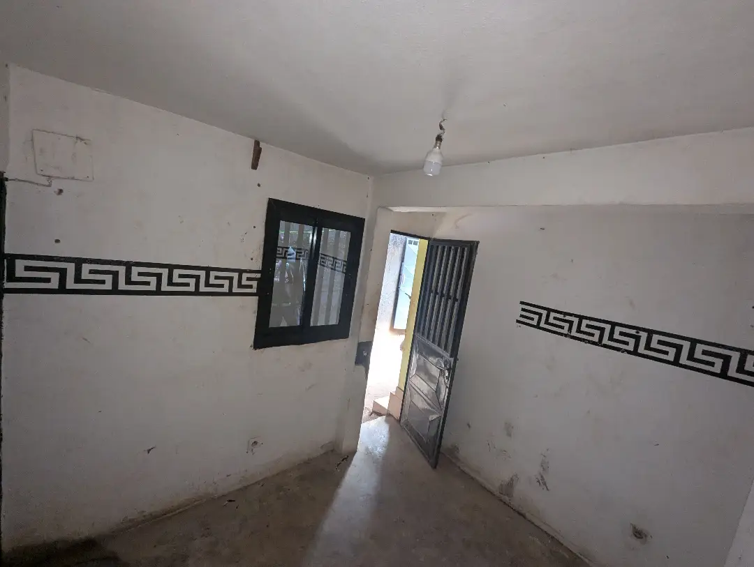 Chambre moderne à louer à Bafoussam Palace - Image 3