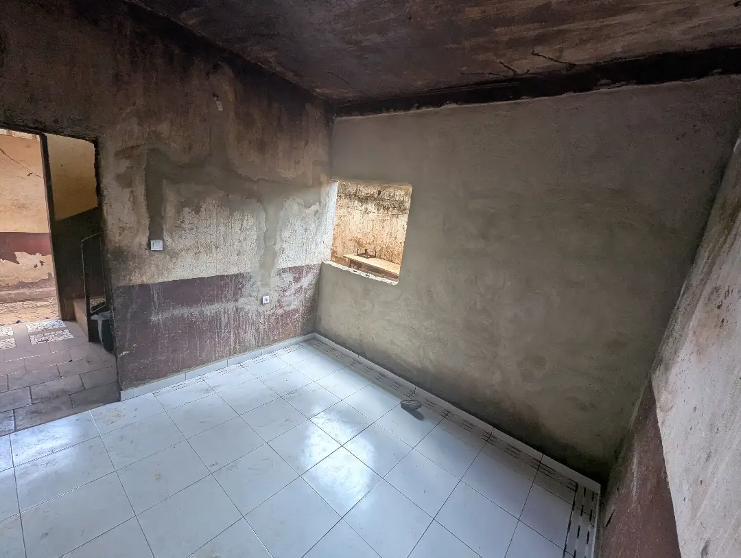 Chambre moderne à louer à Bafoussam Camp Sable - Image 3