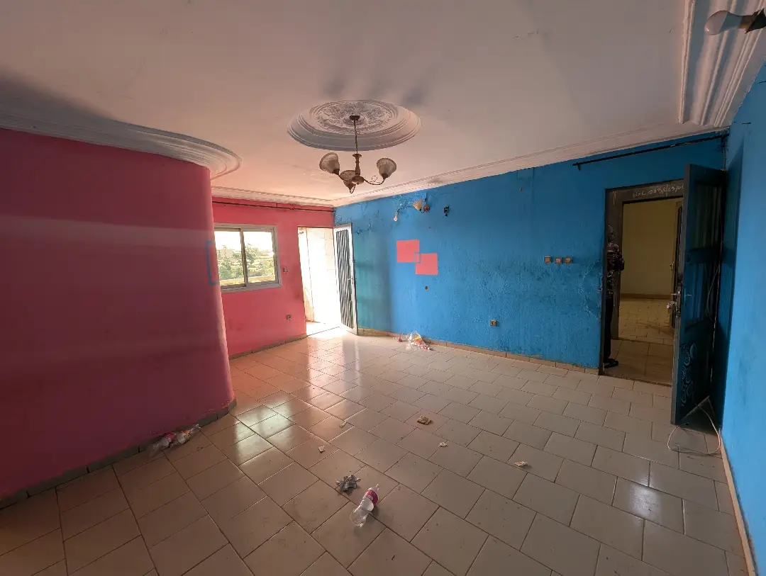 Appartement moderne à louer à Bafoussam Gabon Bar - Image 3