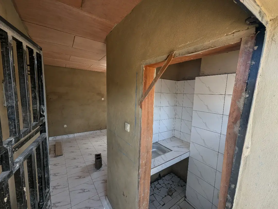 Chambre moderne à louer à Bafoussam Petit Paris - Image 3