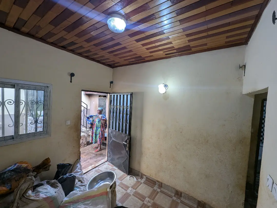 Studio moderne à louer à Bafoussam Terminus - Image 3