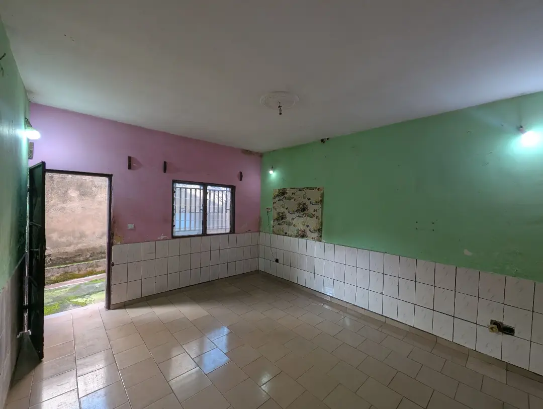 Studio moderne à louer à Bafoussam Kamkop - Image 4