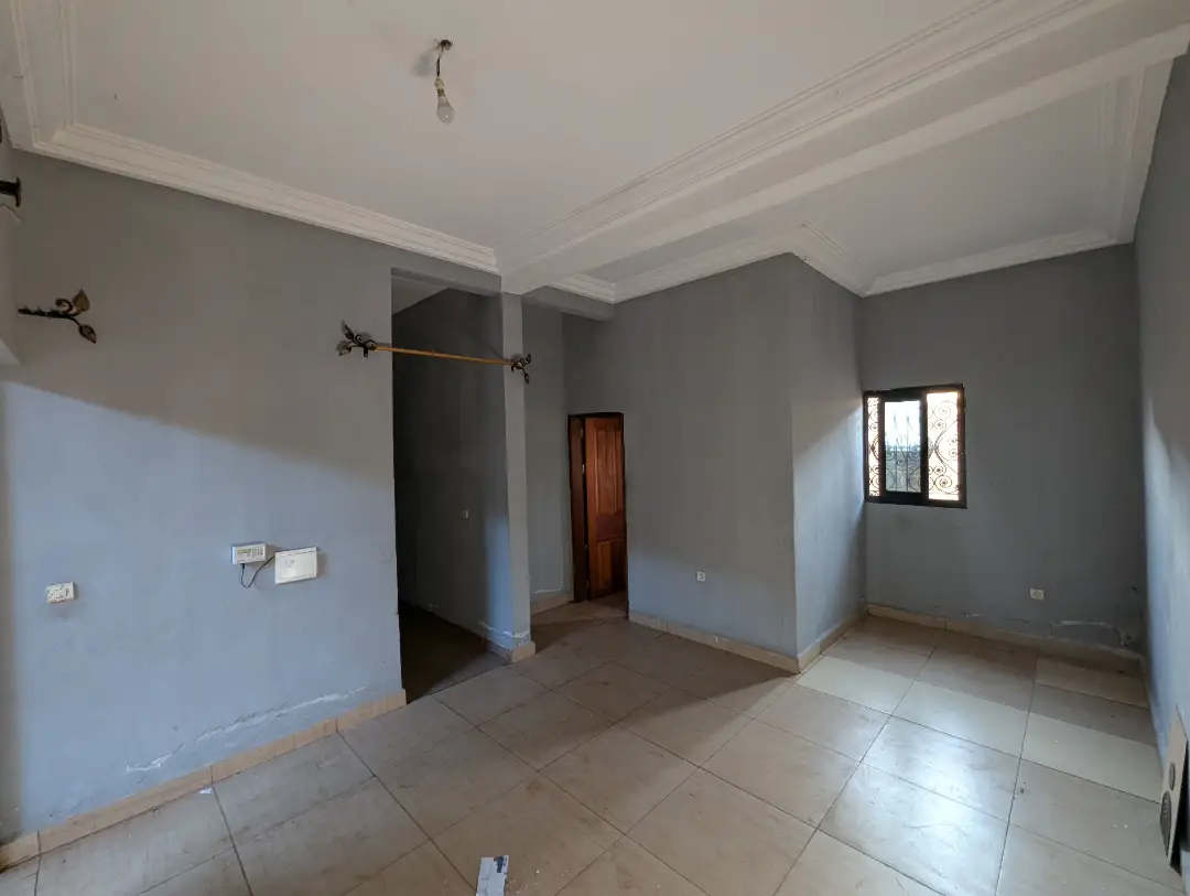 Studio moderne à louer à Bafoussam Kamkop - Image 4