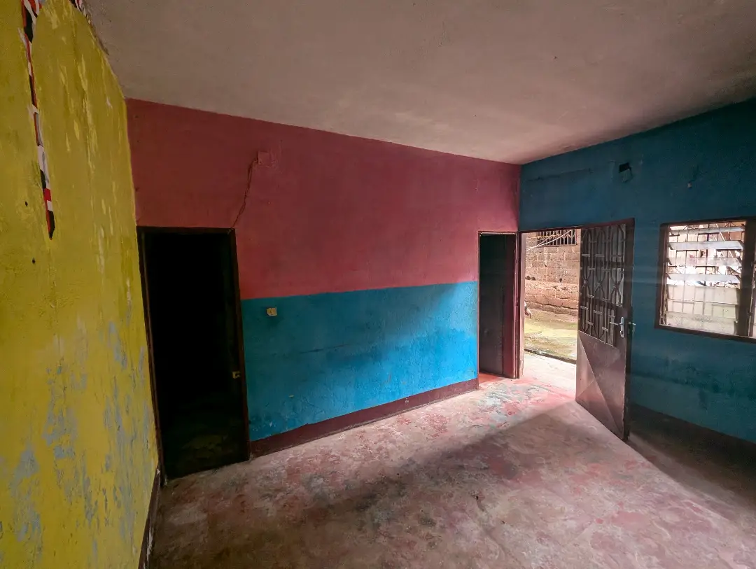 Studio  à louer à Bafoussam Escadron - Image 4
