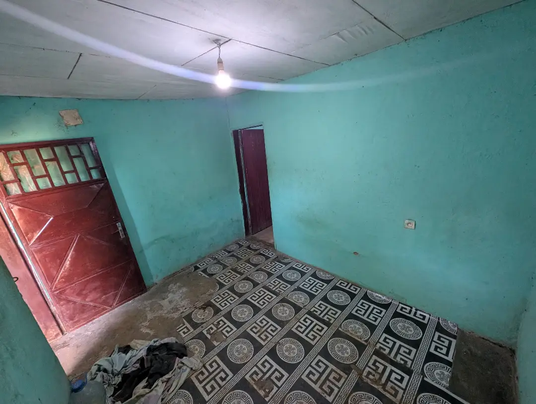 Studio  à louer à Bafoussam Toket - Image 4
