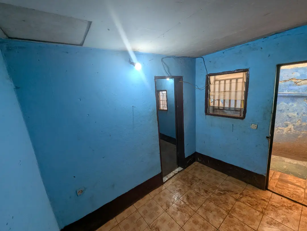 Studio moderne à louer à Bafoussam Explosif - Image 4