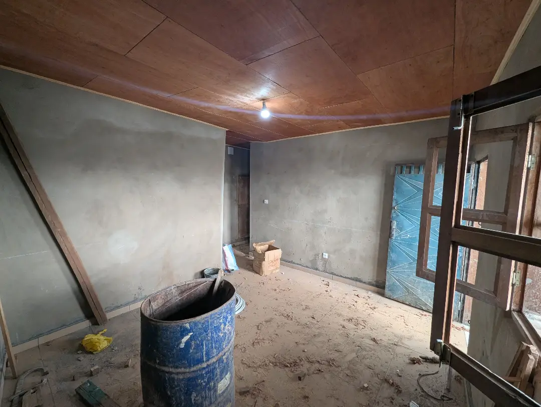 Studio moderne à louer à Bafoussam Saint Thomas - Image 4