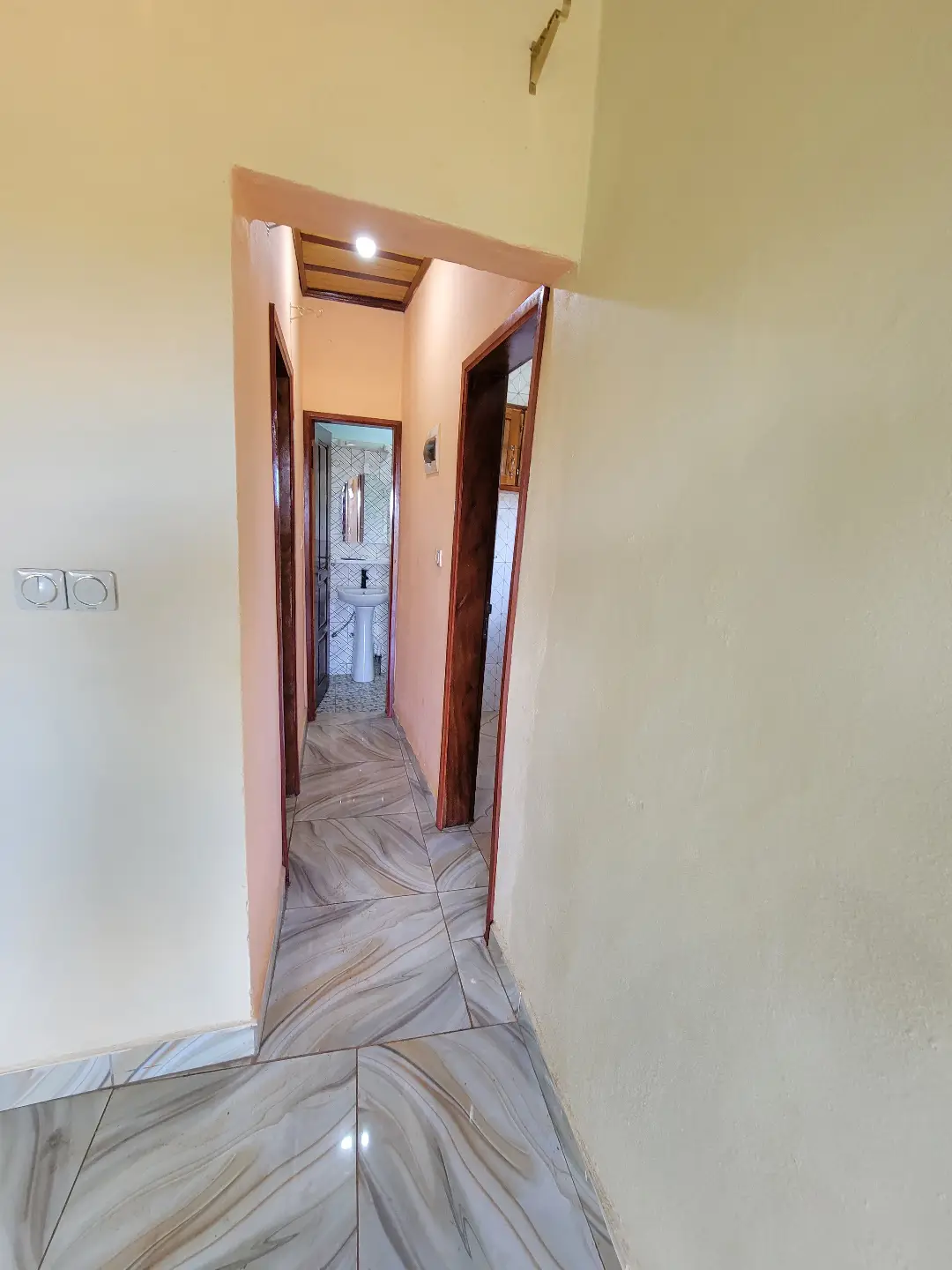 Studio moderne à louer à Bafoussam Entre Domicile (carrefour Can ) - Image 4