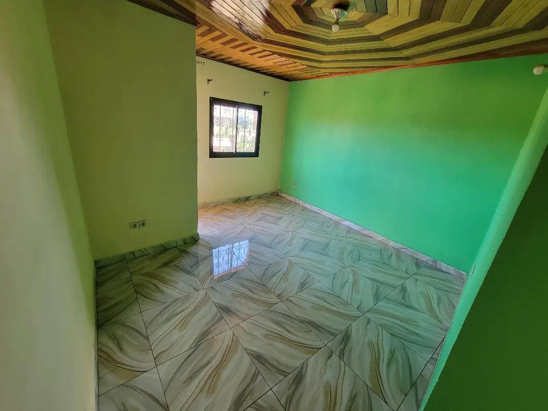 Studio moderne à louer à Bafoussam Entre Domicile (carrefour Can ) - Image 3