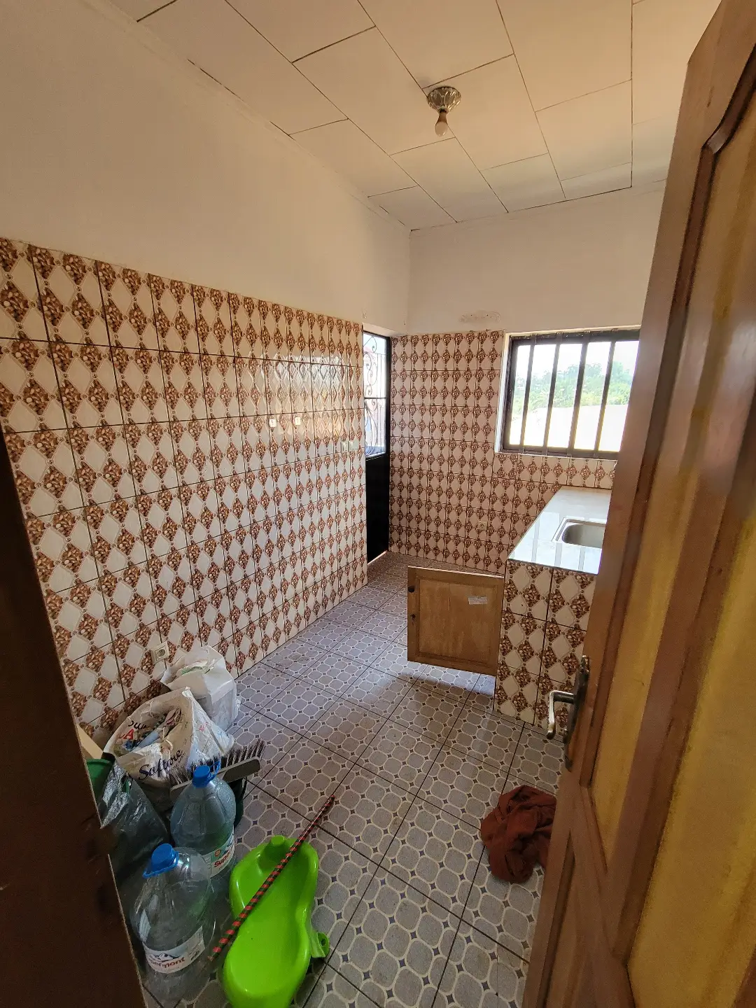 Studio moderne à louer à Bafoussam Lafe( Ta'a Mbah) - Image 4