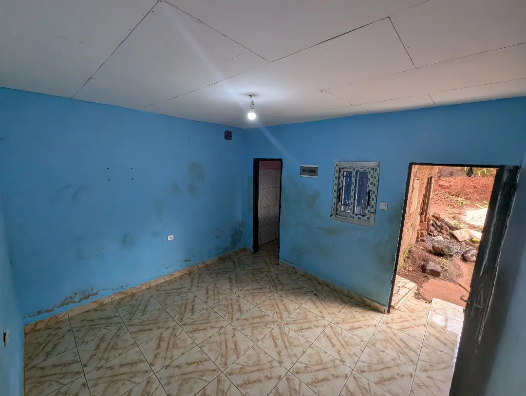 Studio moderne à louer à Bafoussam Terminus - Image 4
