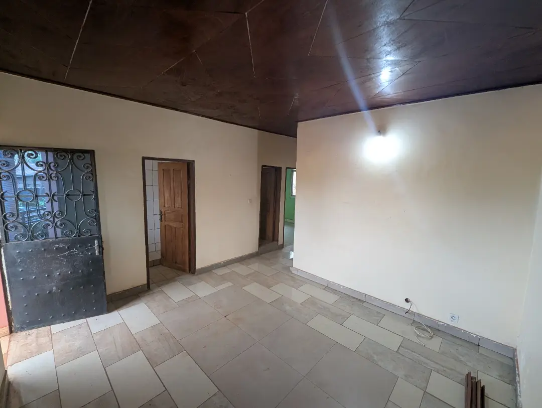 Appartement moderne à louer à Bafoussam Marche Bipmop - Image 4