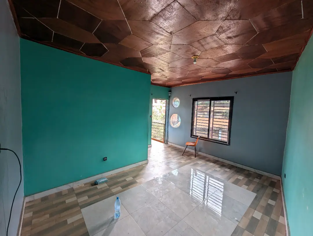 Studio moderne à louer à Bafoussam Explosif - Image 4