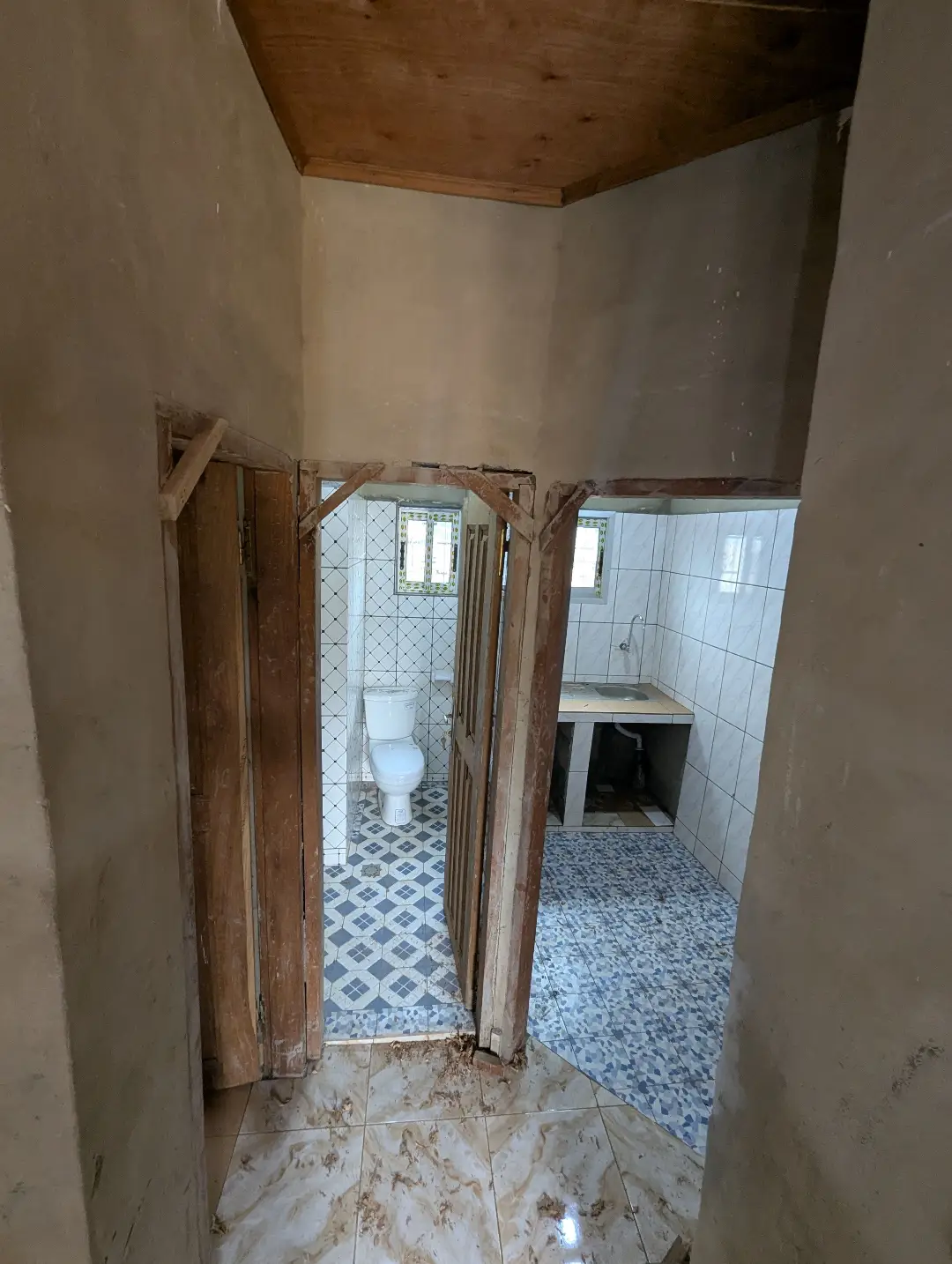 Studio moderne à louer à Bafoussam Derriere L'hopital Regional - Image 4