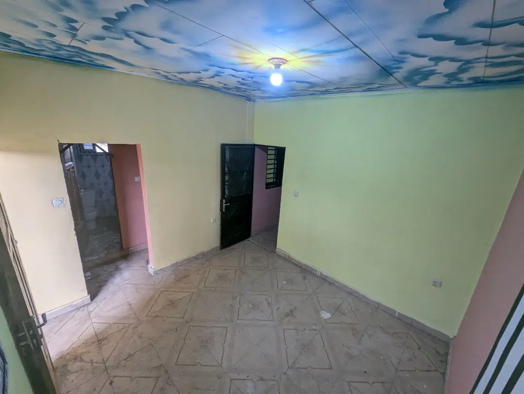 Studio moderne à louer à Bafoussam Touristique - Image 4