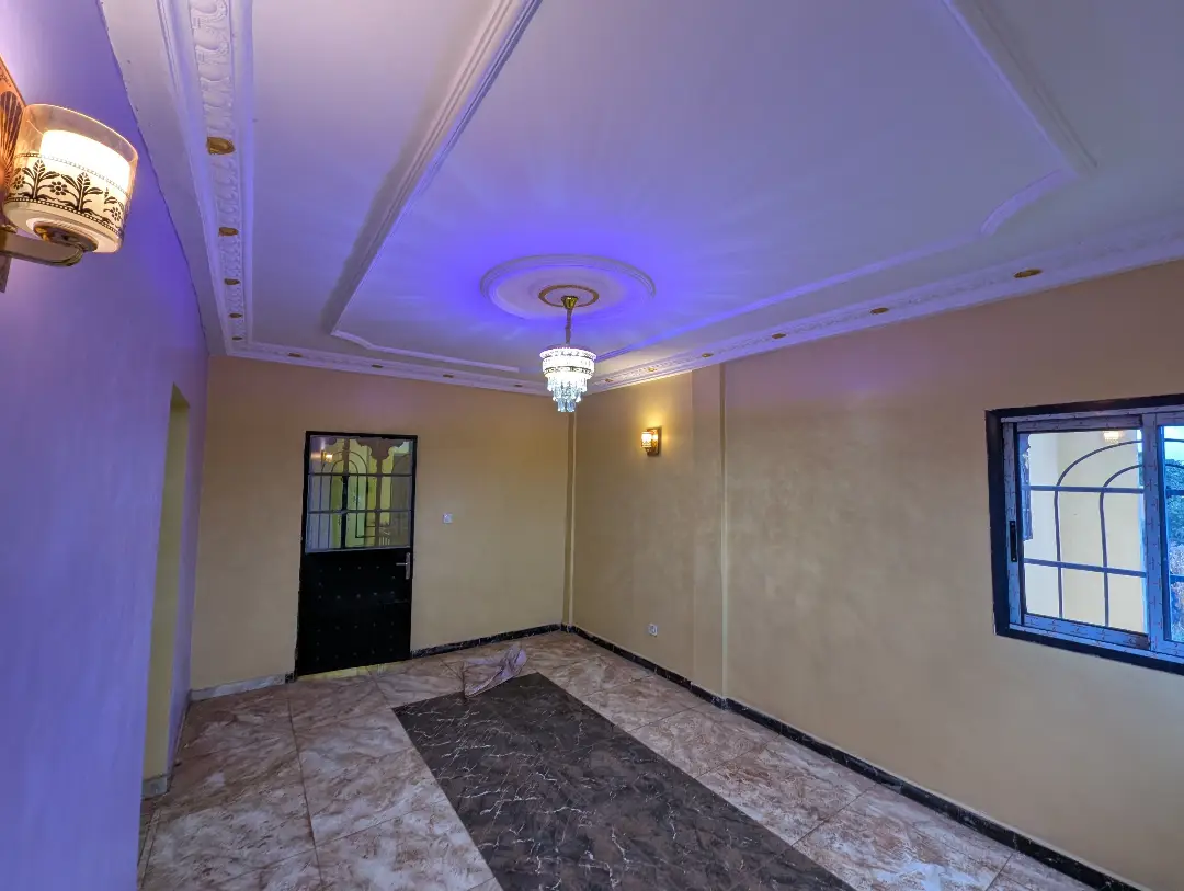 Studio moderne à louer à Bafoussam Nouvelle Cathedrale - Image 4