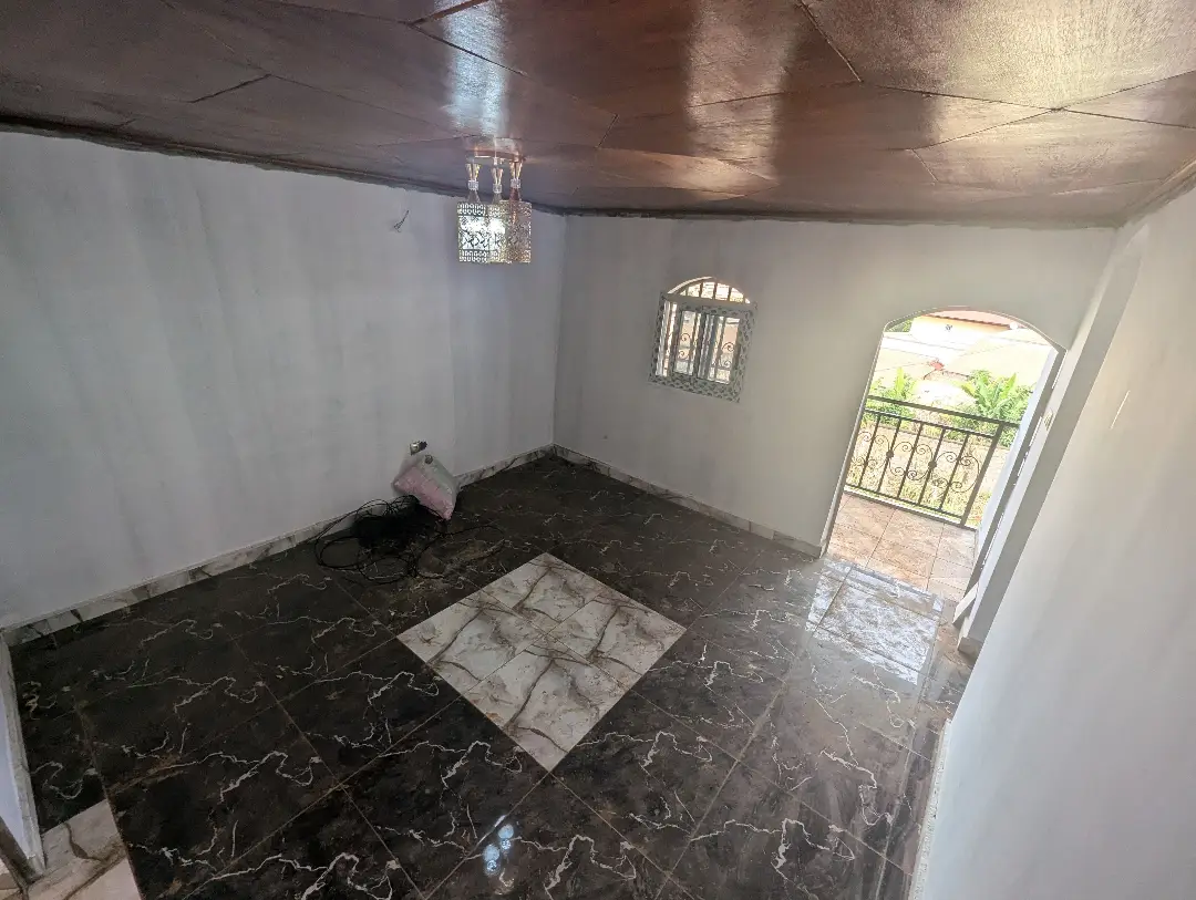 Studio moderne à louer à Bafoussam Touristique - Image 4