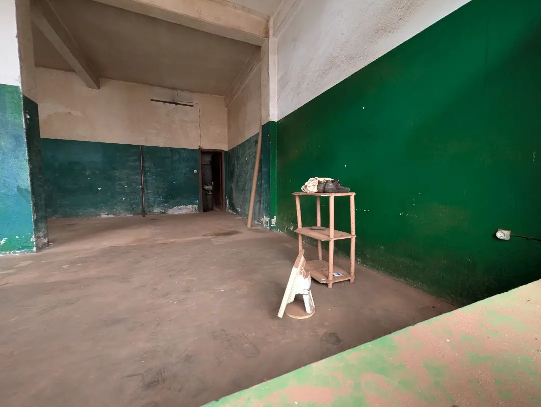 Boutique à louer à Bafoussam Djeumoum - Image 4