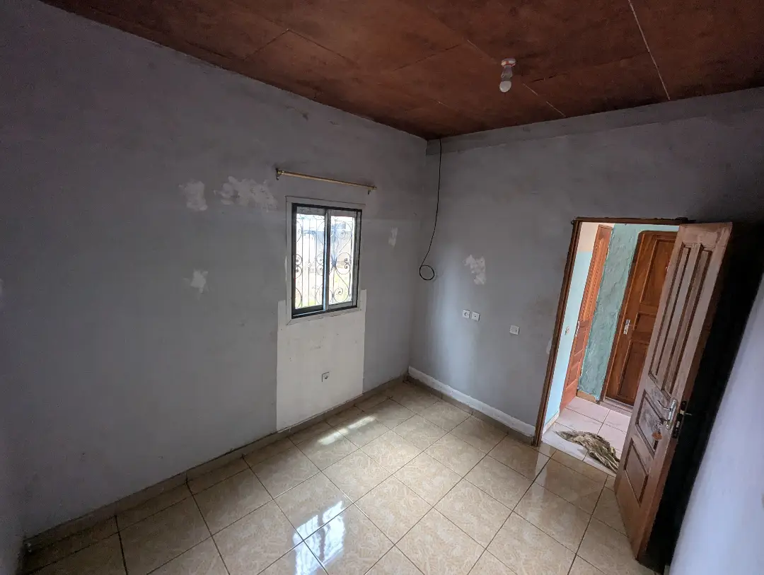Chambre moderne à louer à Bafoussam Toutou Bar - Image 4