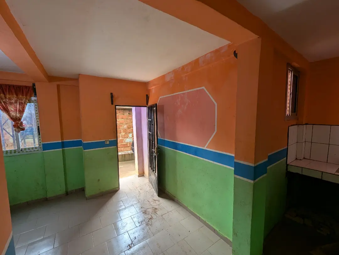 Studio moderne à louer à Bafoussam Tchitchap - Image 4