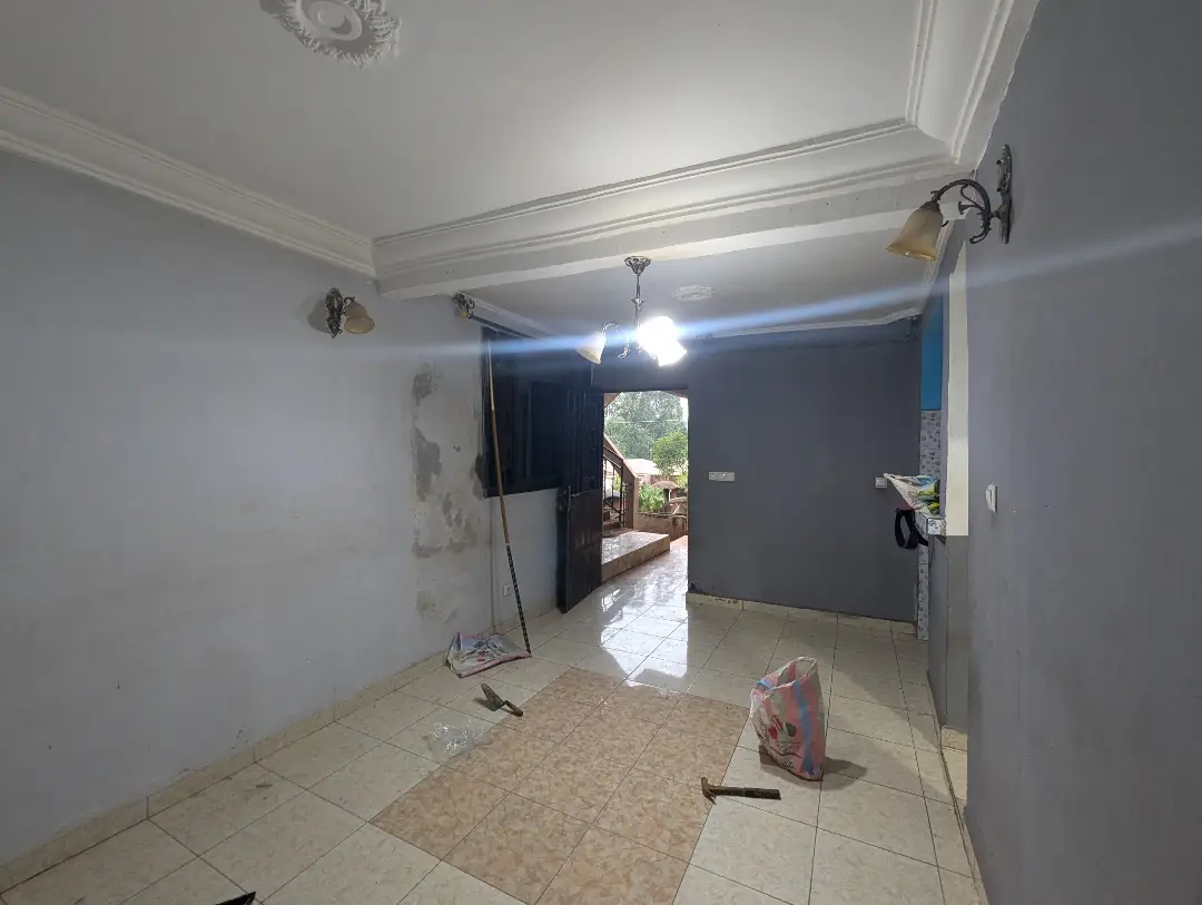 Studio moderne à louer à Bafoussam Socada - Image 4