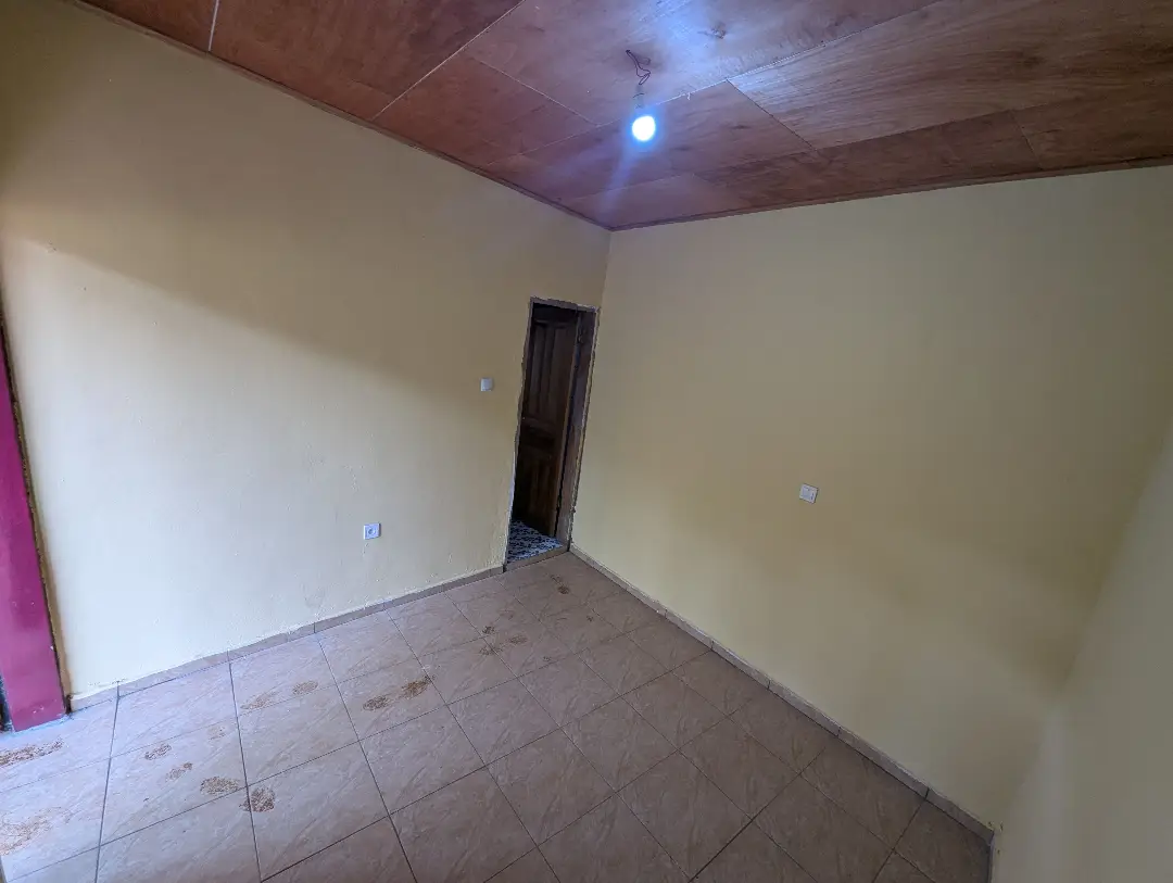 Chambre moderne à louer à Bafoussam A Proximite Du Lycee Technique Canada - Image 4