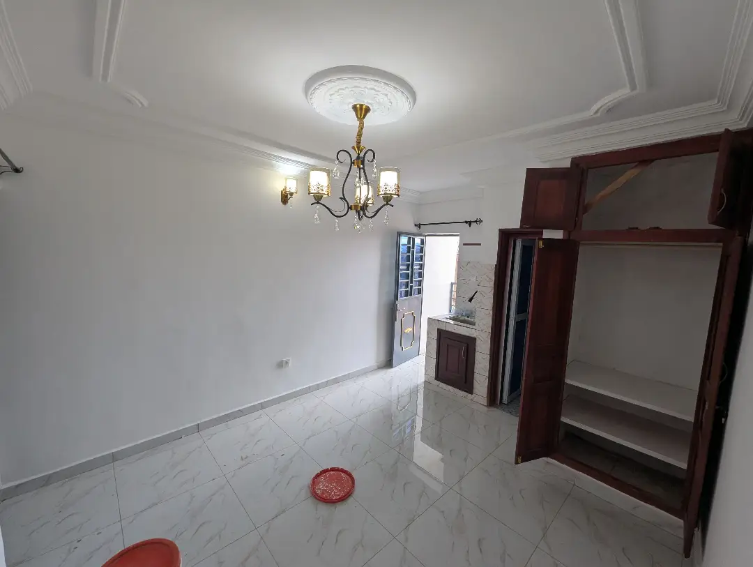 Chambre moderne à louer à Bafoussam Mairie Rural - Image 4