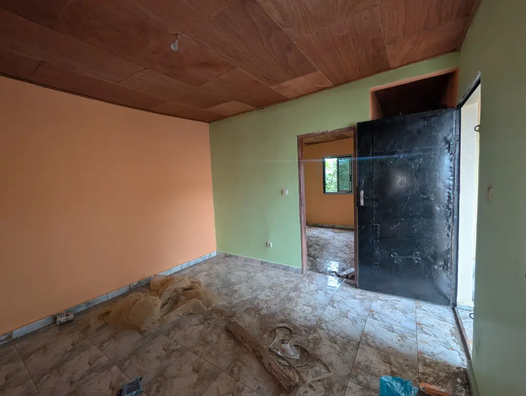 Studio moderne à louer à Bafoussam Saint Thomas - Image 4