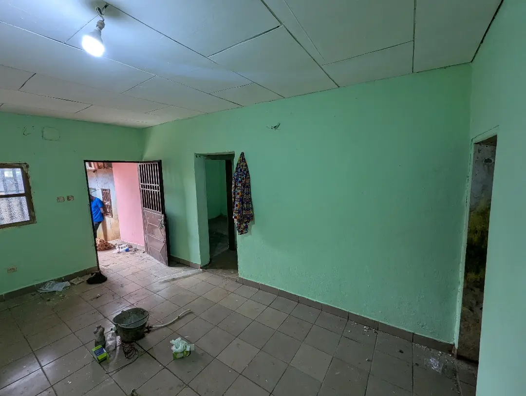 Appartement moderne à louer à Bafoussam Carrefour Canne Tankou - Image 4