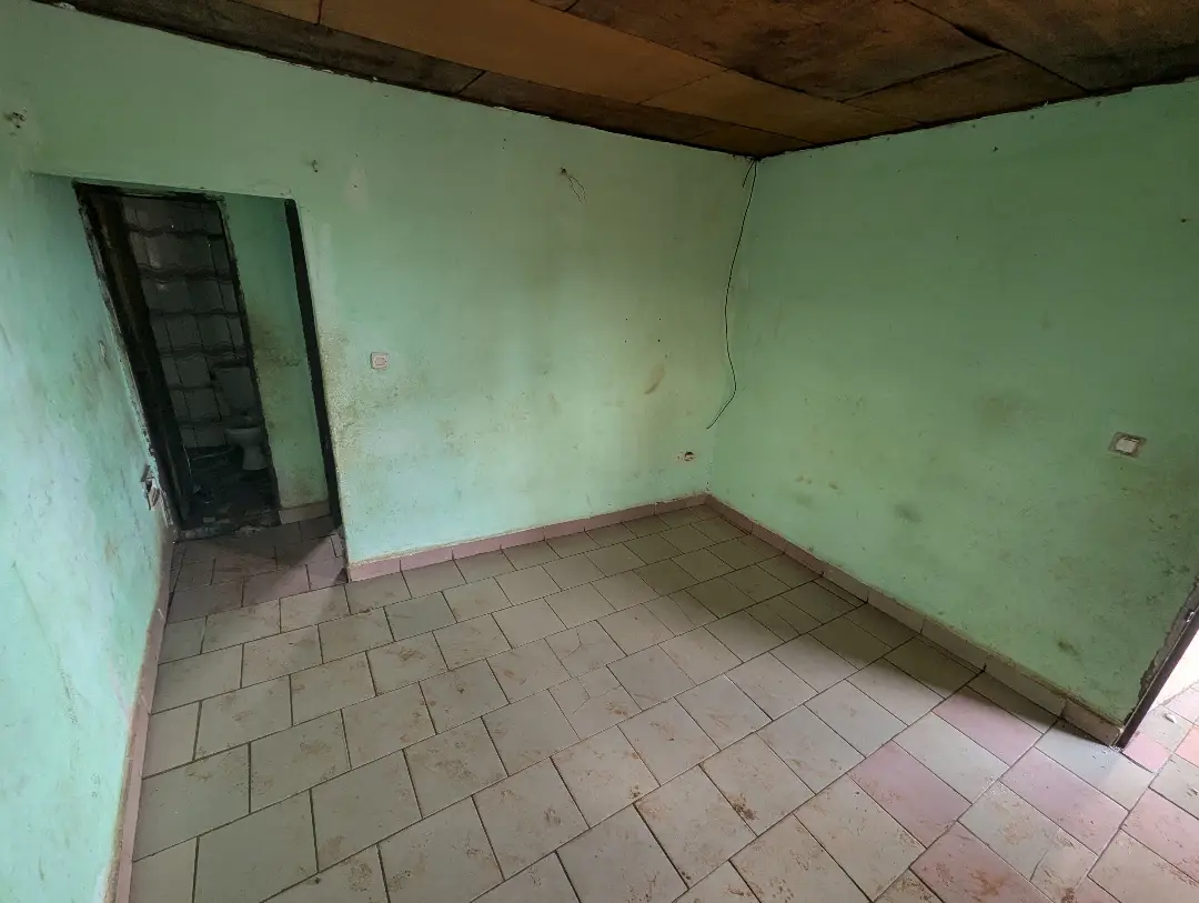 Studio moderne à louer à Bafoussam Derriere L'hopital Regional - Image 4