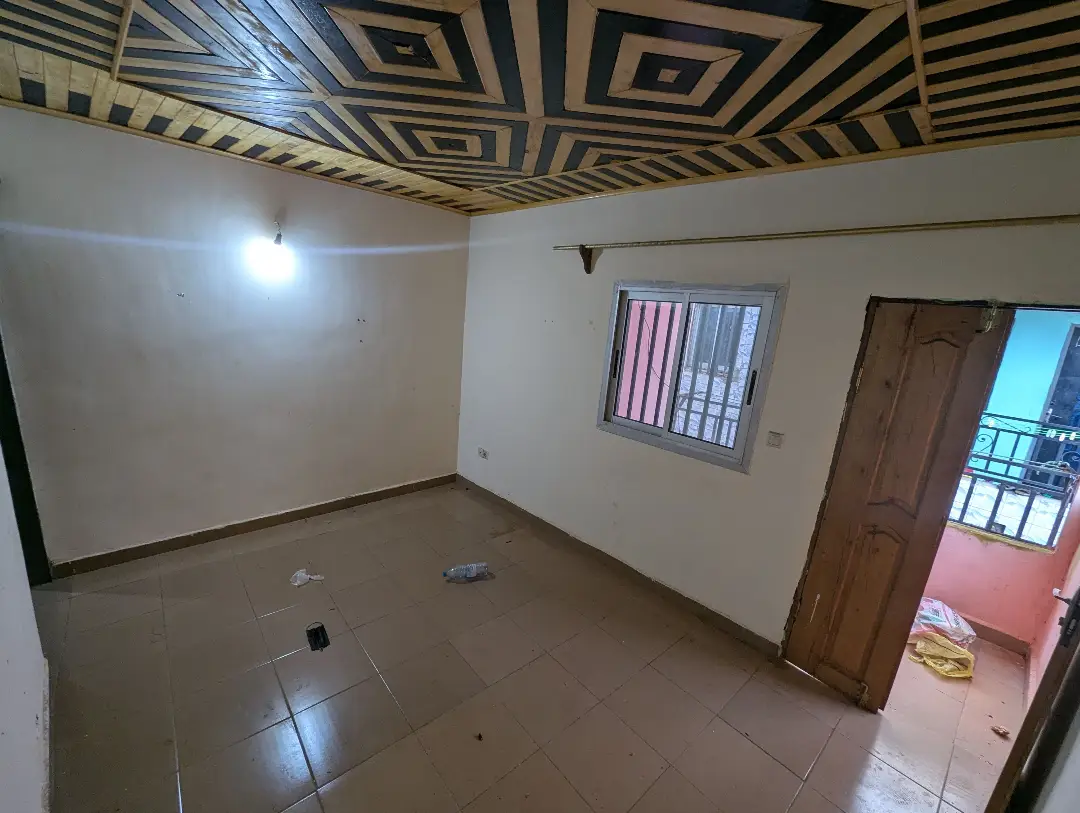 Studio moderne à louer à Bafoussam Ta'a Mbah - Image 4