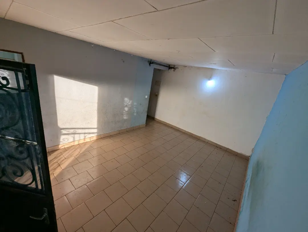 Studio moderne à louer à Bafoussam Taa Mbah - Image 4