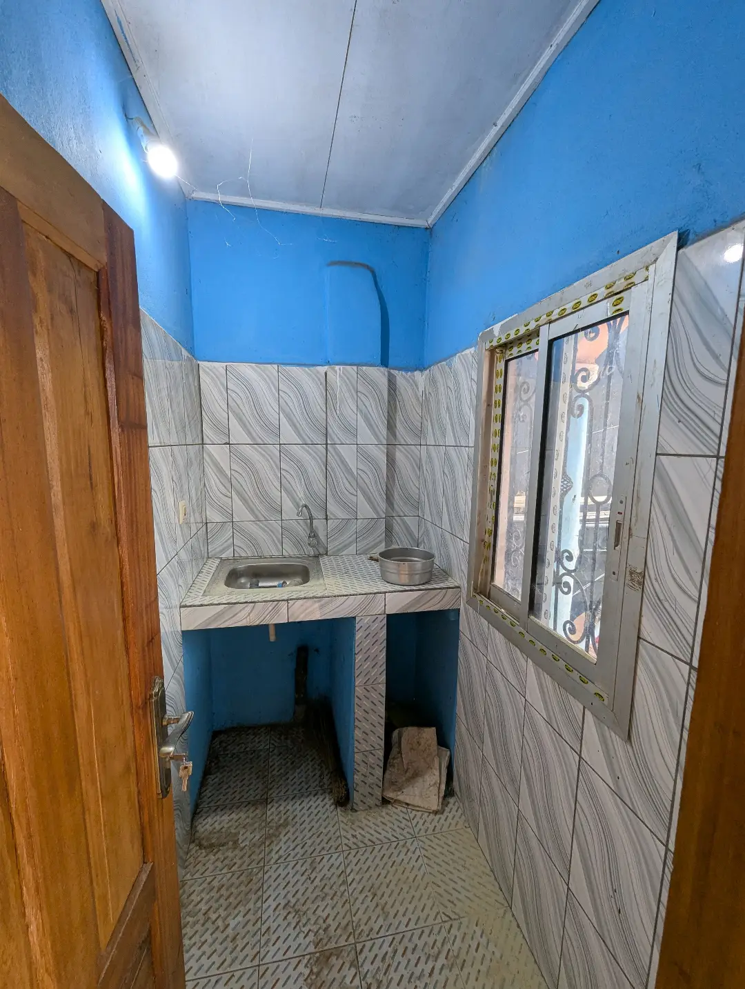 Studio moderne à louer à Bafoussam Camp Militaire - Image 4