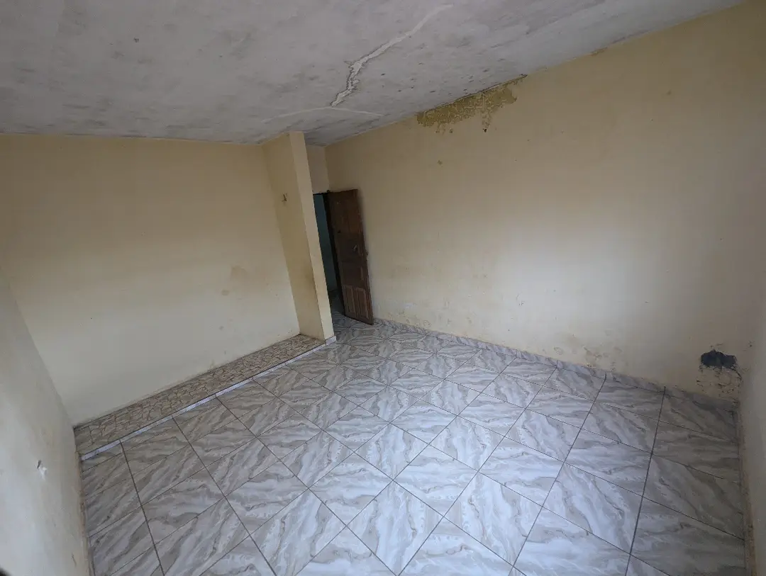 Chambre moderne à louer à Bafoussam Ngouache I - Image 4