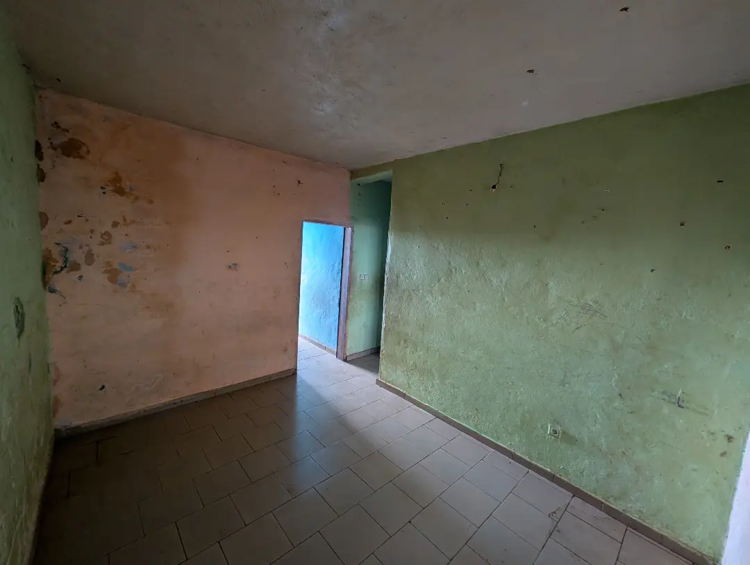 Studio moderne à louer à Bafoussam Colaco - Image 4